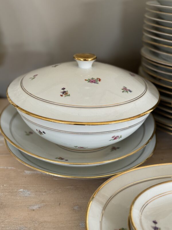 Vajilla francesa en porcelana de Limoges. Segunda mitad del S. XX - Imagen 6
